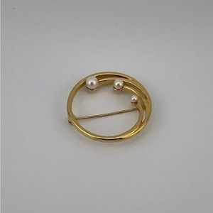 1980s Monet Faux Pearl Gold Tone Plated Brooch, Used, Pre-Owned
